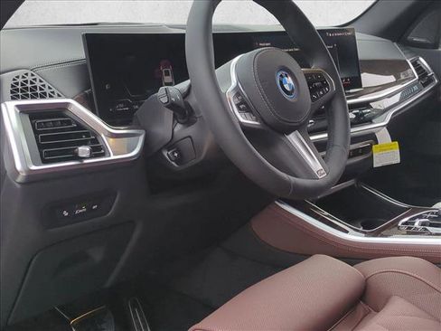 Used 2026 BMW X5 xDrive50e w/ M Sport Package image 9