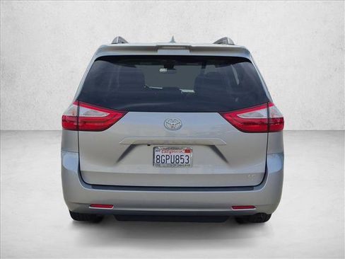 Used 2018 Toyota Sienna LE w/ Carpet Mat Package FWD image 6