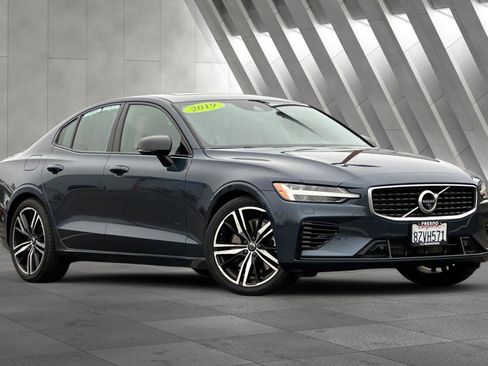 Used 2019 Volvo S60 T8 R-Design image 2