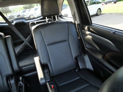 Certified 2017 Toyota Highlander Limited AWD/4WD image 16