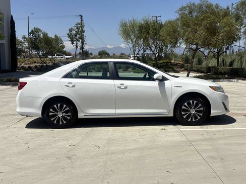 Used 2012 Toyota Camry LE FWD image 2