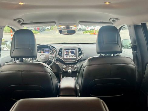 Used 2019 Jeep Cherokee Trailhawk w/ Cold Weather Group image 16