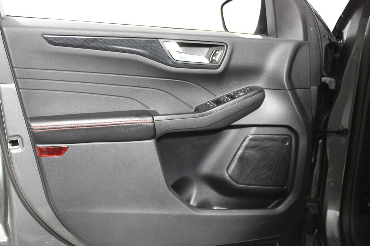 Used 2025 Ford Escape ST-Line FWD image 11