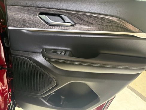 Certified 2023 Jeep Grand Cherokee Limited w/ Black Appearance Package image 16