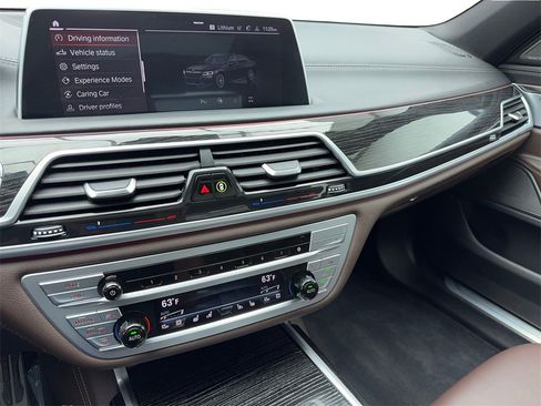 Used 2022 BMW 750i xDrive w/ Luxury Rear Seating Package image 23