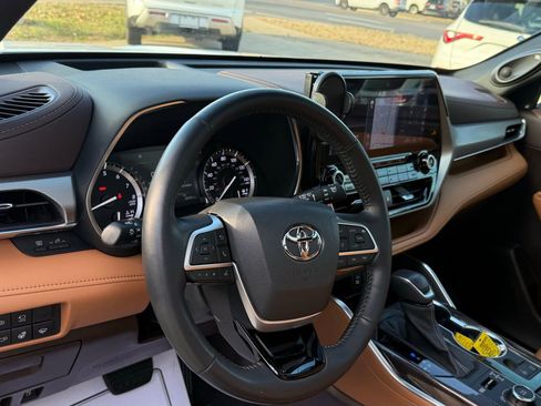 Used 2022 Toyota Highlander Platinum image 37