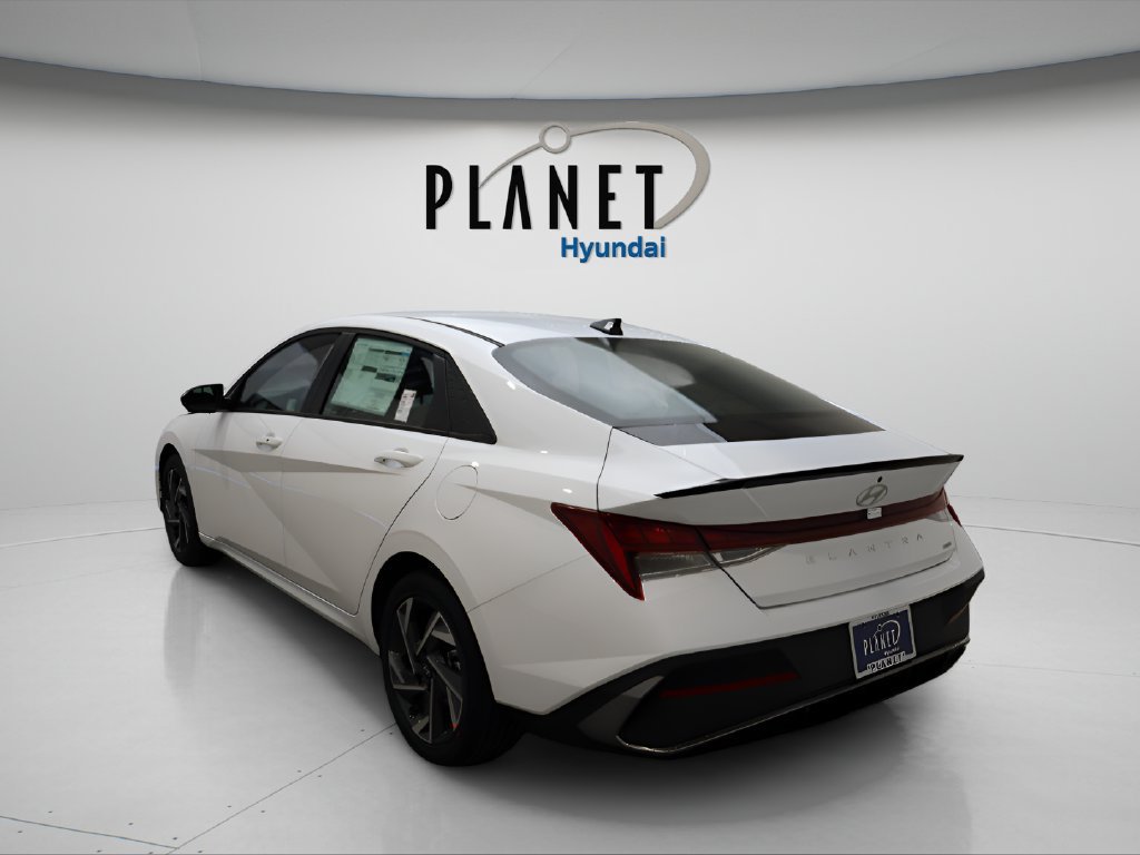 Certified 2025 Hyundai Elantra SEL w/ Cargo Package FWD image 6