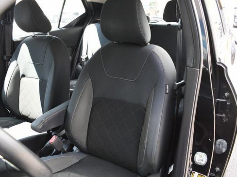 Used 2019 Nissan Kicks SV FWD image 17