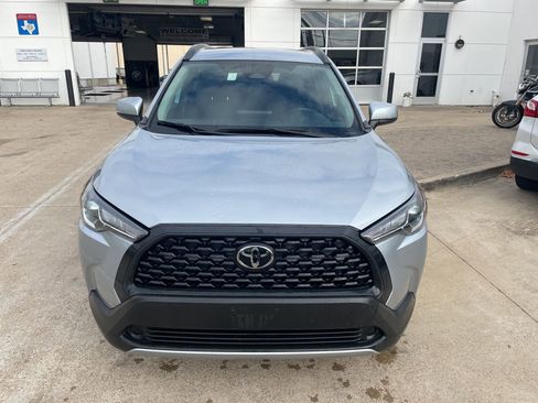 Used 2024 Toyota Corolla Cross LE image 2