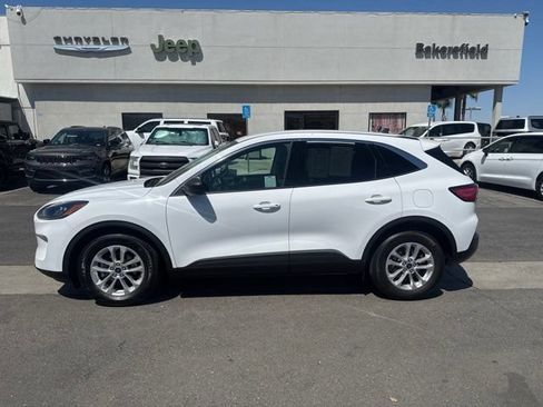 Used 2022 Ford Escape SE FWD image 2