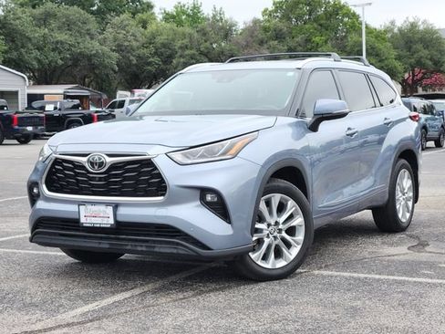 Used 2021 Toyota Highlander Limited FWD image 1