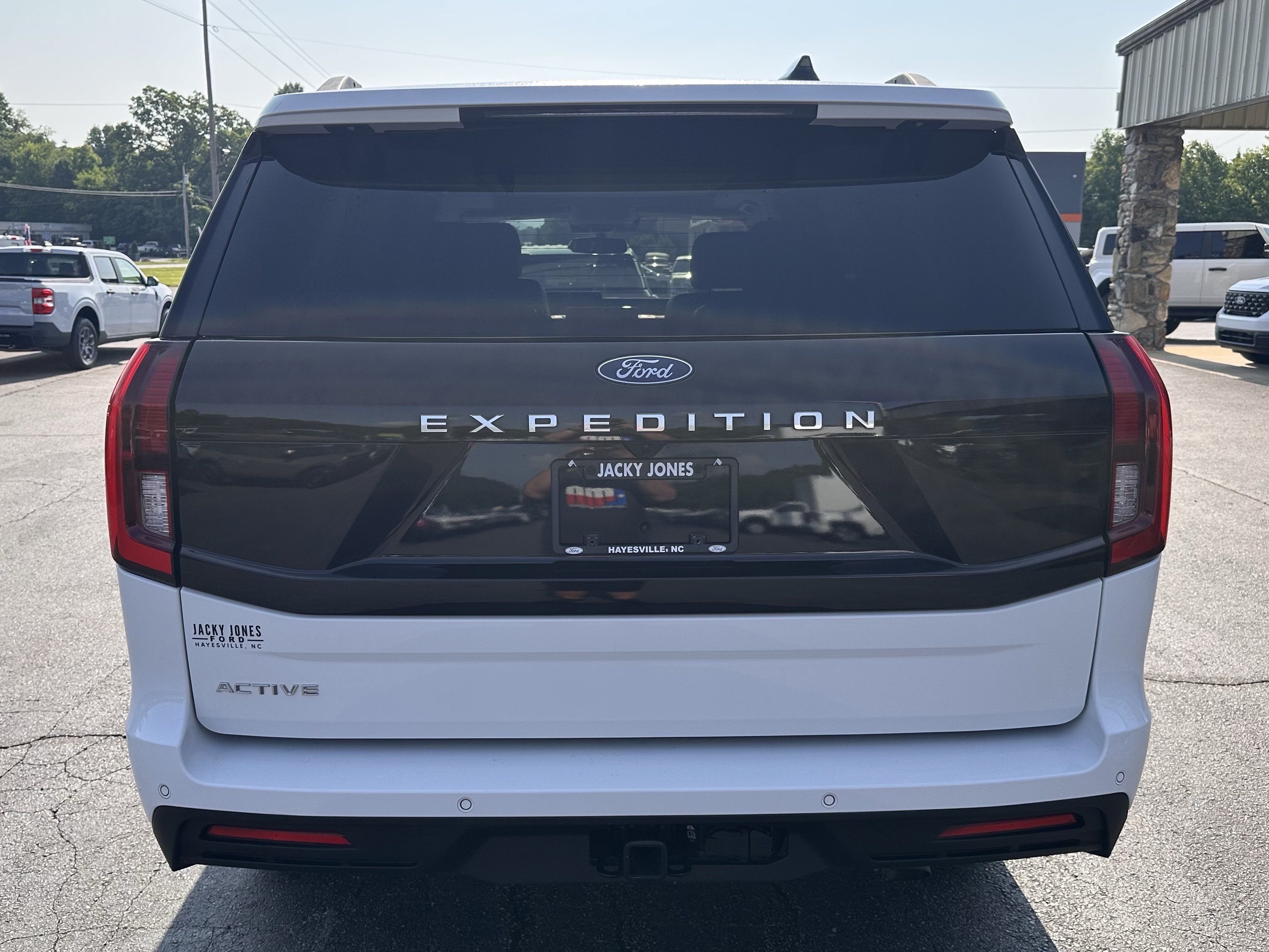 Used 2025 Ford Expedition Active AWD/4WD image 7