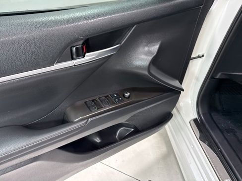 Used 2022 Toyota Camry XSE image 10