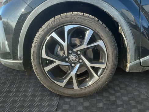 Used 2020 Toyota C-HR XLE image 10