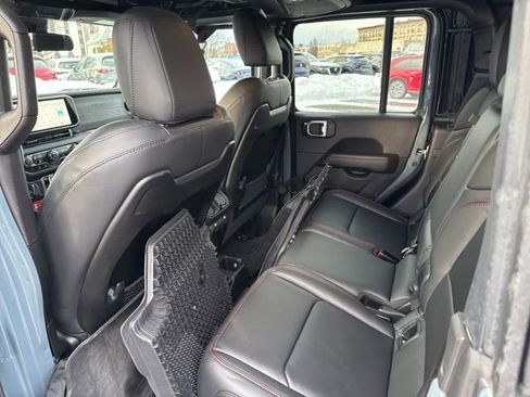 Used 2024 Jeep Gladiator Rubicon w/ Convenience Group image 19