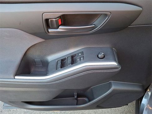 Certified 2024 Toyota Highlander LE image 18