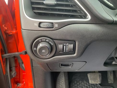 Used 2021 Jeep Cherokee Trailhawk AWD/4WD image 30