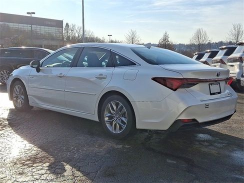 Used 2019 Toyota Avalon XLE image 4