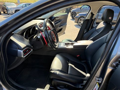 Used 2017 Jaguar XE Premium image 11