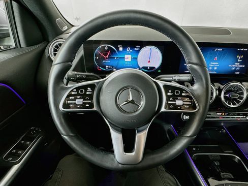 Used 2023 Mercedes-Benz GLA 250 4MATIC image 11