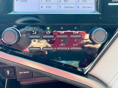 Used 2019 Toyota Camry LE image 15