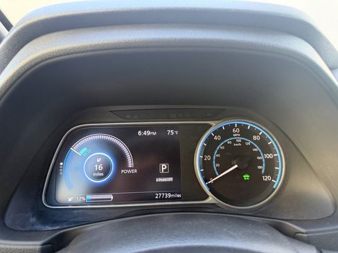 Used 2020 Nissan Leaf SV w/ SV Technology Package FWD image 18