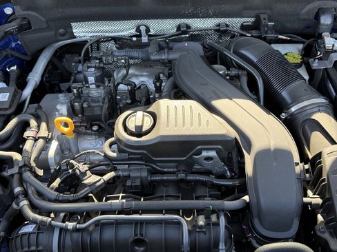 Used 2023 Volkswagen Taos SEL image 27