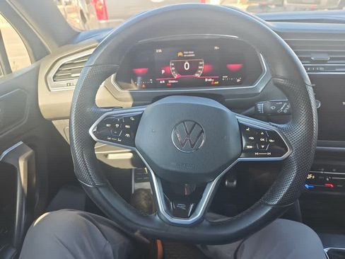 Used 2022 Volkswagen Tiguan SE R-Line image 16