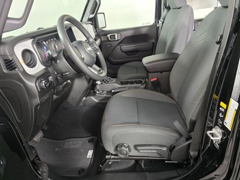 New 2026 Jeep Gladiator Sport AWD/4WD image 17