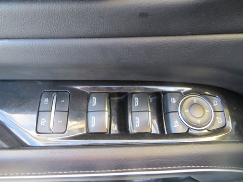 Used 2023 Cadillac Escalade ESV Luxury image 18