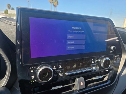 Used 2023 Toyota Highlander Limited image 29