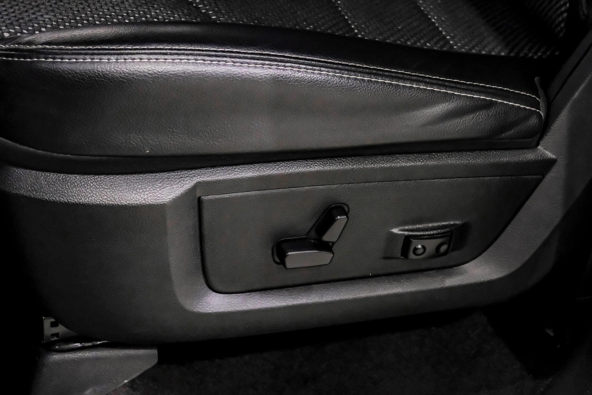 Used 2018 RAM 1500 Sport w/ Quick Order Package 26Q Night AWD/4WD image 40