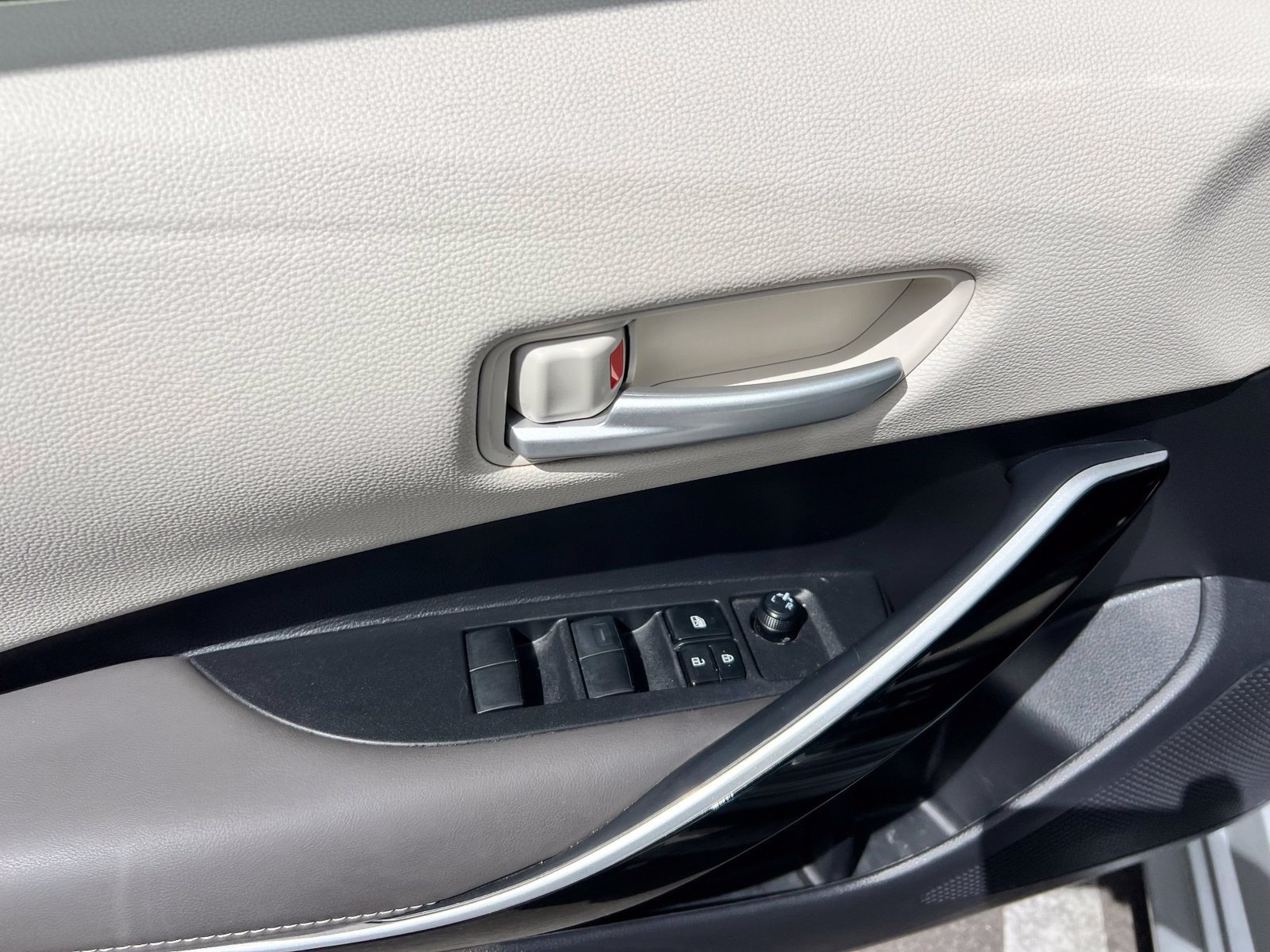 Used 2024 Toyota Corolla XLE FWD image 28