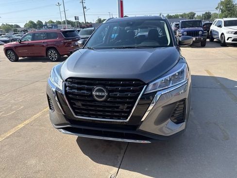 Used 2022 Nissan Kicks SV FWD image 3