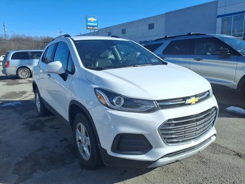 Certified 2022 Chevrolet Trax LT w/ LT Convenience Package image 1