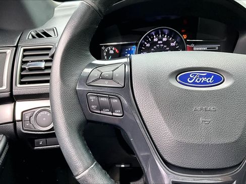Used 2018 Ford Explorer XLT w/ Equipment Group 202A AWD/4WD image 24