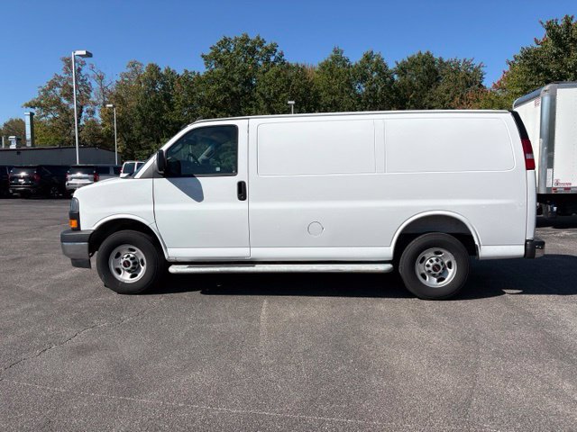 Used 2025 GMC Savana 2500 w/ Driver Convenience Package RWD image 2
