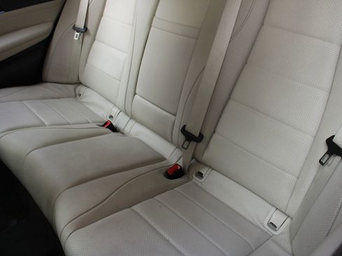 Used 2020 Mercedes-Benz GLE 350 4MATIC w/ Premium Package image 22