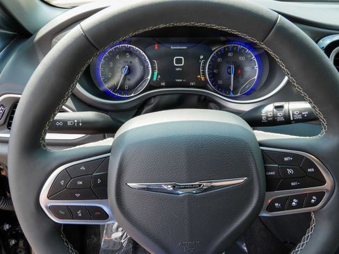 Used 2026 Chrysler Pacifica Select FWD image 12