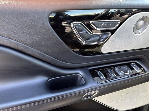 Used 2020 Lincoln Aviator Reserve w/ Equipment Group 202A image 12