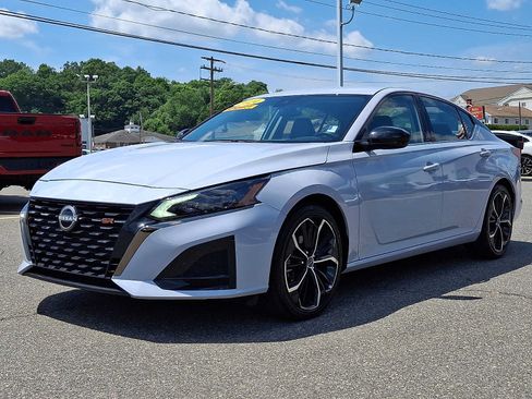 Used 2024 Nissan Altima 2.5 SR FWD image 3