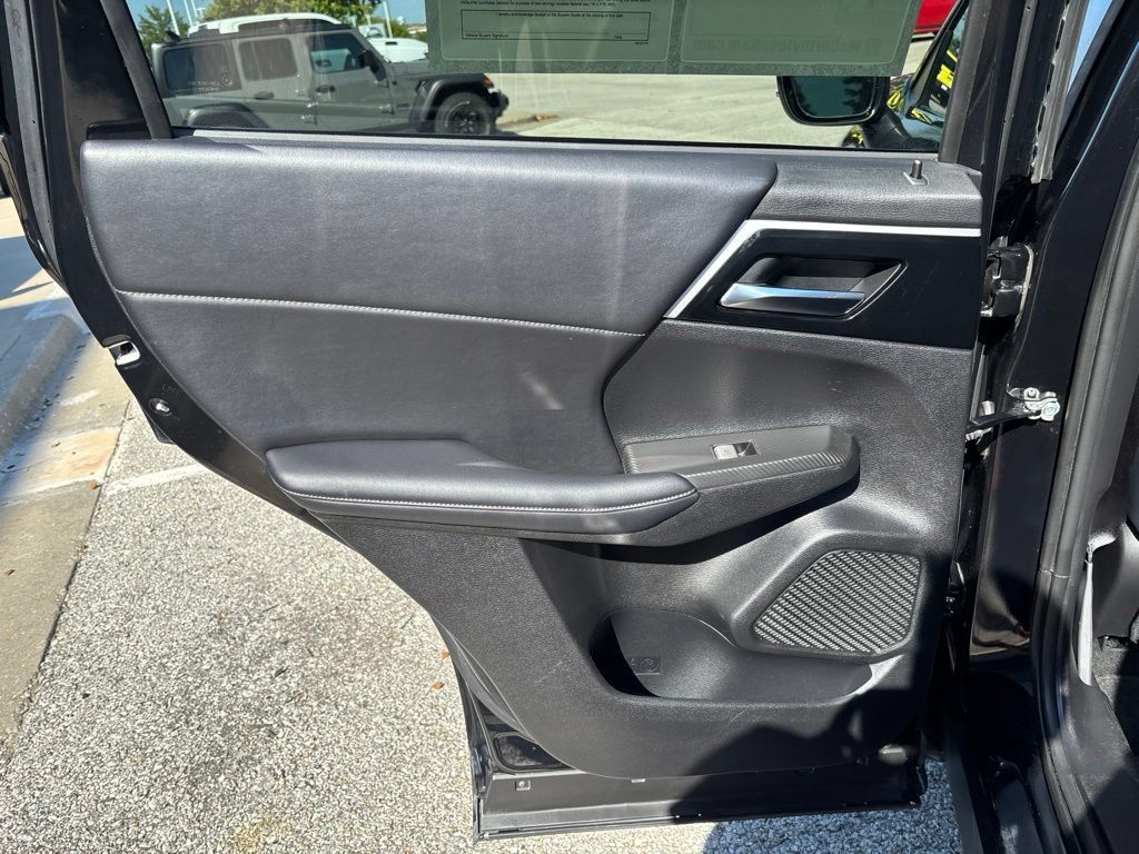 Used 2024 Mitsubishi Outlander SE AWD/4WD image 12