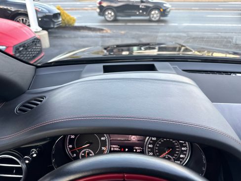 Used 2019 Bentley Bentayga image 64