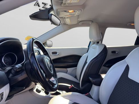 Used 2018 Jeep Compass Latitude AWD/4WD image 10