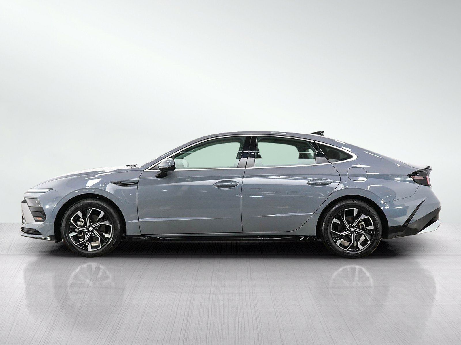 Used 2024 Hyundai Sonata SEL FWD image 2