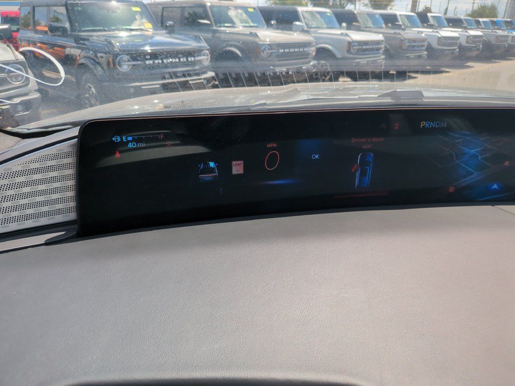 Used 2025 Lincoln Navigator Black Label AWD/4WD image 33