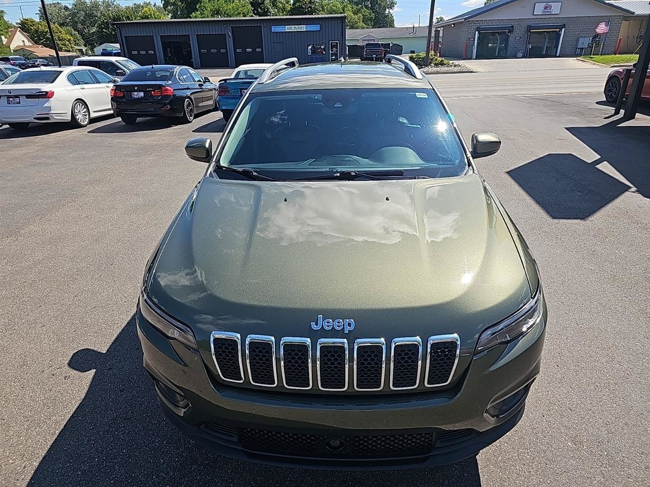 Used 2021 Jeep Cherokee Latitude Plus w/ Mopar Interior Package AWD/4WD image 9