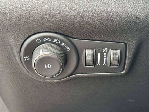 Used 2025 Jeep Compass Limited AWD/4WD image 7