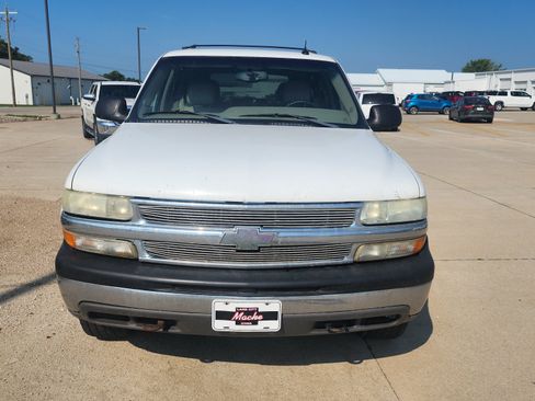 Used 2004 Chevrolet Tahoe LS w/ Preferred Equipment Group AWD/4WD image 2
