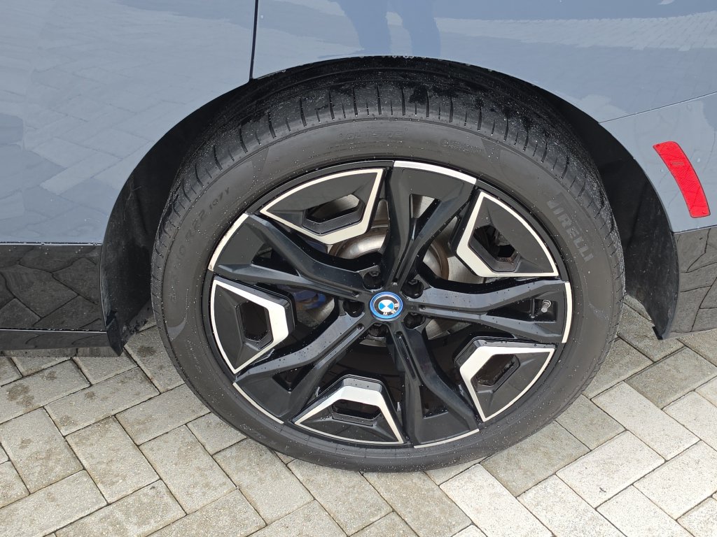 Used 2023 BMW iX M60 AWD/4WD image 5